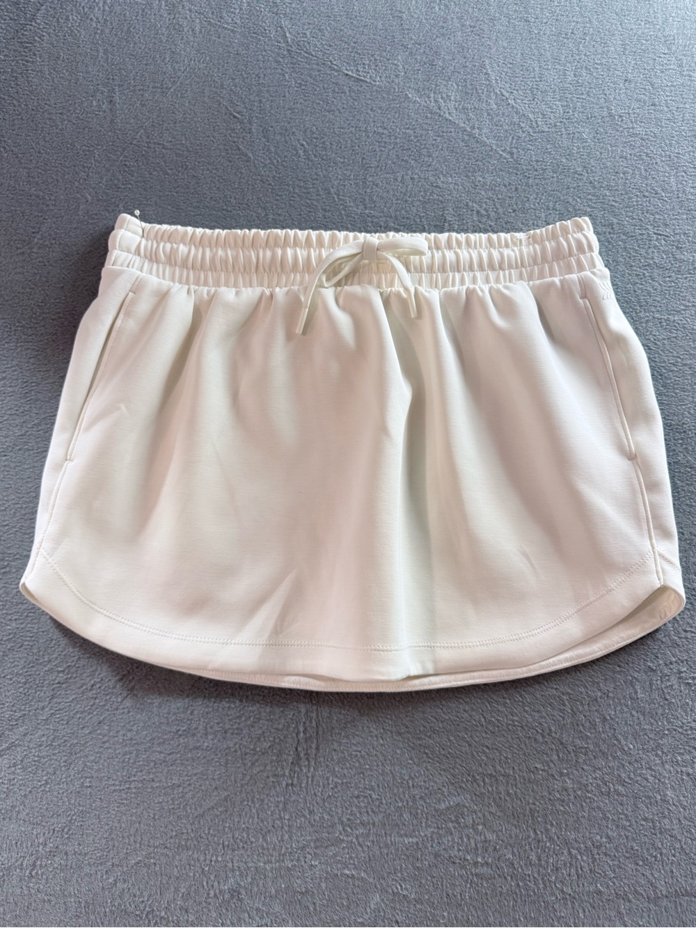 all in Motion - Women’s Cream Athletic Drawstring Skort